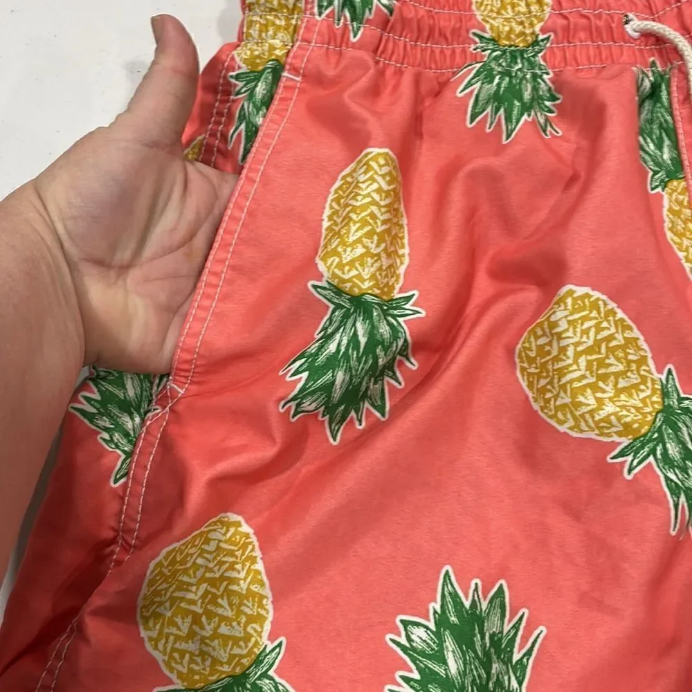 NWOT Old Navy Pineapple Swim Trunks.  Size M medium 30/32 men’s